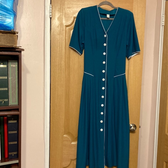 NWOT long turquoise women’s dressing gown with short sleeves. Size 14. - Picture 1 of 3